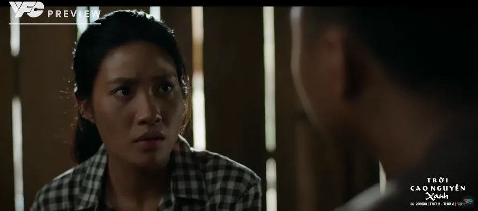 Trời cao nguyên xanh - Tập 22: Y Liên mật báo tin cho công an, người nhà Tuấn - Minh gặp nguy hiểm Trời cao nguyên xanh - Tập 22: Y Liên mật báo tin cho công an, người nhà Tuấn - Minh gặp nguy hiểm