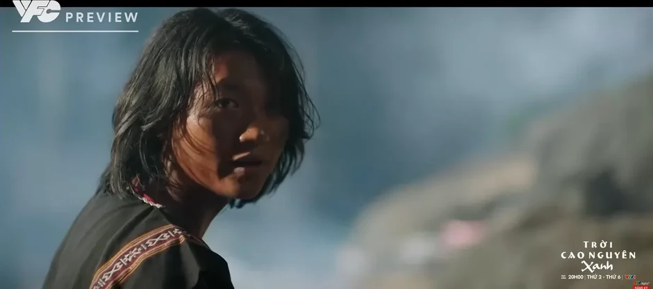Trời cao nguyên xanh - Tập 24: Cuộc bạo động xảy ra, Tuấn bị nhóm phản động giam giữ Trời cao nguyên xanh - Tập 24: Cuộc bạo động xảy ra, Tuấn bị nhóm phản động giam giữ