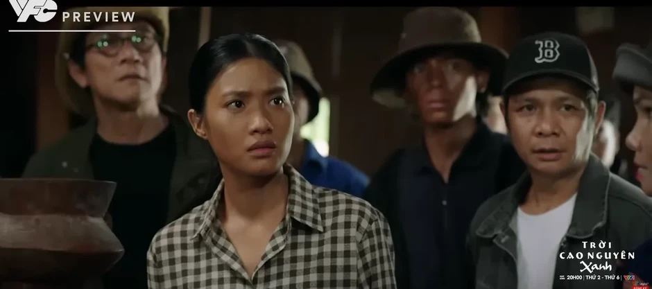 Trời cao nguyên xanh - Tập 24: Cuộc bạo động xảy ra, Tuấn bị nhóm phản động giam giữ Trời cao nguyên xanh - Tập 24: Cuộc bạo động xảy ra, Tuấn bị nhóm phản động giam giữ