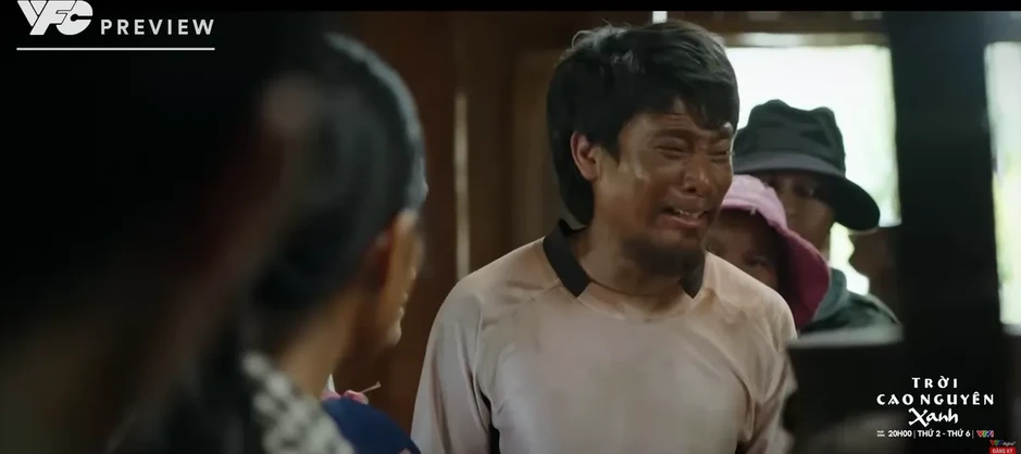 Trời cao nguyên xanh - Tập 24: Cuộc bạo động xảy ra, Tuấn bị nhóm phản động giam giữ Trời cao nguyên xanh - Tập 24: Cuộc bạo động xảy ra, Tuấn bị nhóm phản động giam giữ