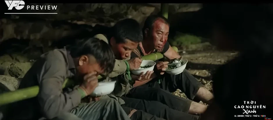 Trời cao nguyên xanh - Tập 24: Cuộc bạo động xảy ra, Tuấn bị nhóm phản động giam giữ Trời cao nguyên xanh - Tập 24: Cuộc bạo động xảy ra, Tuấn bị nhóm phản động giam giữ