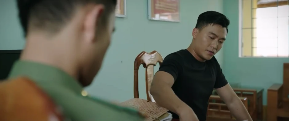 Trời cao nguyên xanh - Tập 9: Cán bộ Tuấn bất ngờ bị A Dũi tấn công