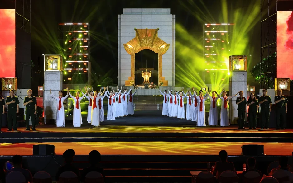 TRỰC TIẾP: Cầu truyền hình Sao sáng dẫn đường: Viết tiếp hành trình tri ân (19h30, VTV1) TRỰC TIẾP: Cầu truyền hình Sao sáng dẫn đường: Viết tiếp hành trình tri ân (19h30, VTV1)