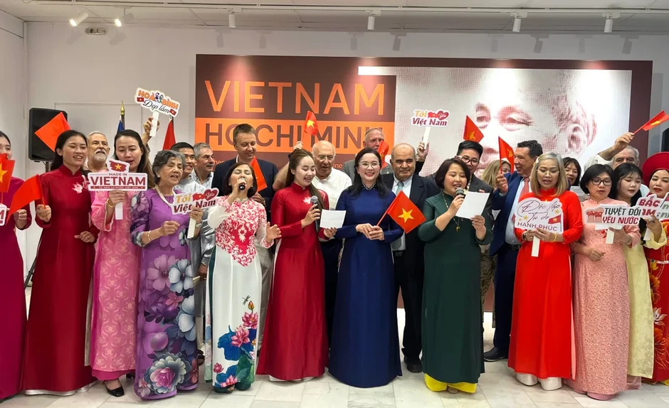 Trưng bày triển lãm về Chủ tịch Hồ Chí Minh và Ngày Văn hóa Việt Nam tại Hy Lạp Trưng bày triển lãm về Chủ tịch Hồ Chí Minh và Ngày Văn hóa Việt Nam tại Hy Lạp