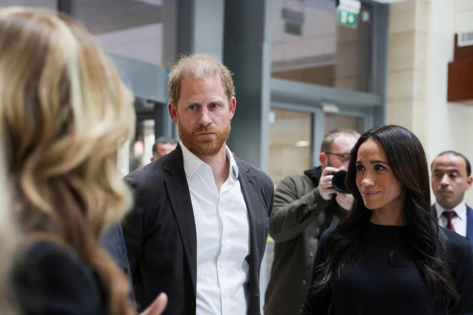 Trước khi rời Hoàng gia Anh, Harry nhận 'tối hậu thư' từ Nữ hoàng Elizabeth II Trước khi rời Hoàng gia Anh, Harry nhận 'tối hậu thư' từ Nữ hoàng Elizabeth II