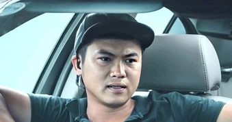 Từ đứa trẻ sống ở chùa, kiếm sống ở Thảo Cầm Viên giờ là đạo diễn trăm tỷ 'bám đuổi' Trấn Thành, Đặng Thái Huyền