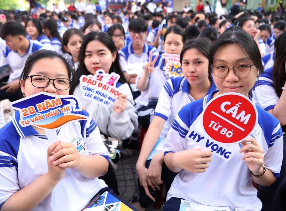 Tuyển sinh ĐH 2026: Giải đáp băn khoăn về xét tuyển học bạ và chứng chỉ IELTS Tuyển sinh ĐH 2026: Giải đáp băn khoăn về xét tuyển học bạ và chứng chỉ IELTS