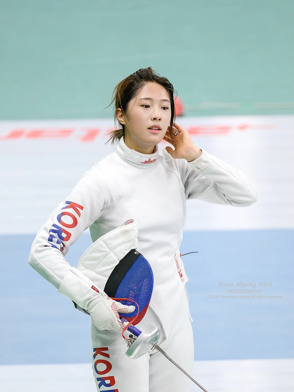 Vận động viên đấu kiếm Asiad xinh đẹp như được AI tạo ra Vận động viên đấu kiếm Asiad xinh đẹp như được AI tạo ra