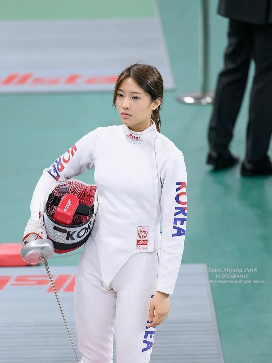 Vận động viên đấu kiếm Asiad xinh đẹp như được AI tạo ra Vận động viên đấu kiếm Asiad xinh đẹp như được AI tạo ra