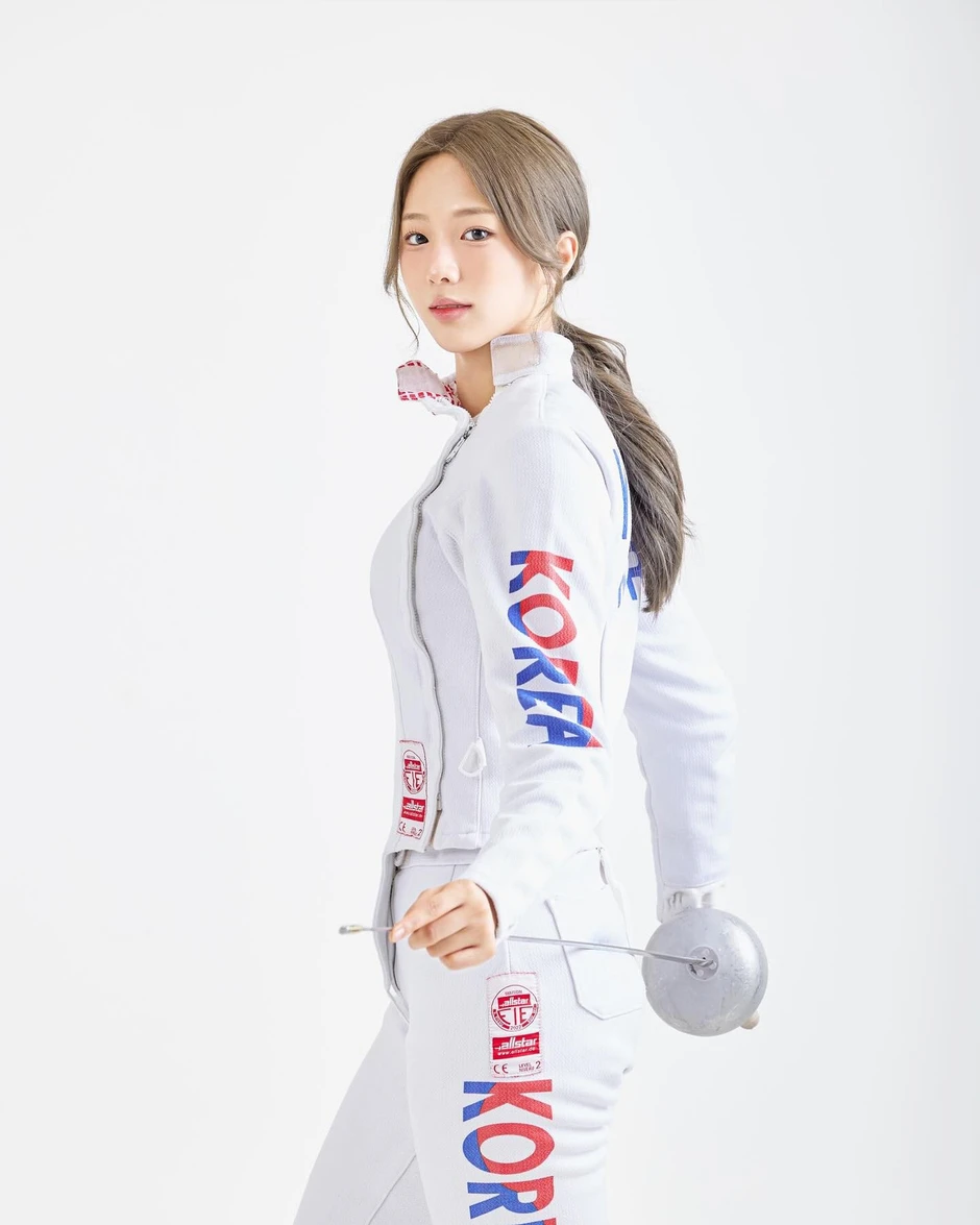 Vận động viên đấu kiếm Asiad xinh đẹp như được AI tạo ra Vận động viên đấu kiếm Asiad xinh đẹp như được AI tạo ra