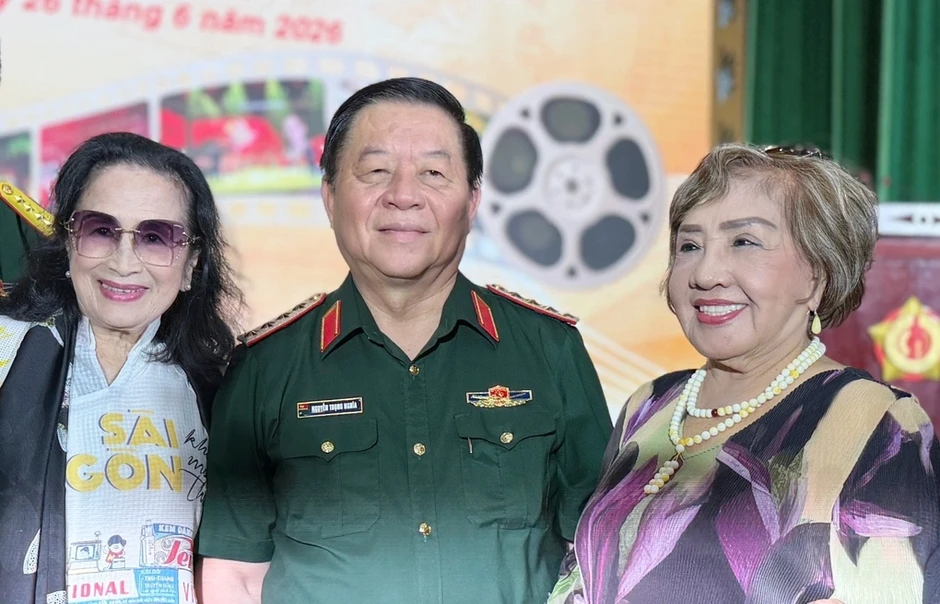 'Văn nghệ sĩ góp phần khơi dậy lòng yêu nước' 'Văn nghệ sĩ góp phần khơi dậy lòng yêu nước'