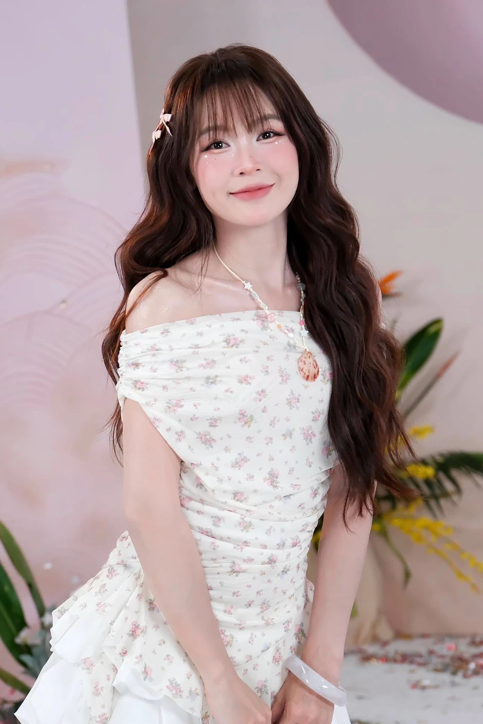 Vbiz tìm mỏi mắt mới thấy 1 bà mẹ 2 con trẻ như 18 tuổi, 4 năm không đóng phim vẫn khiến cả triệu fan mê mệt Vbiz tìm mỏi mắt mới thấy 1 bà mẹ 2 con trẻ như 18 tuổi, 4 năm không đóng phim vẫn khiến cả triệu fan mê mệt