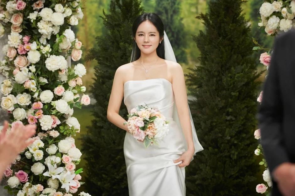 Vẻ ngoài không thể tin nổi của Han Ga In sau 14 năm đóng Mặt Trăng Ôm Mặt Trời Vẻ ngoài không thể tin nổi của Han Ga In sau 14 năm đóng Mặt Trăng Ôm Mặt Trời