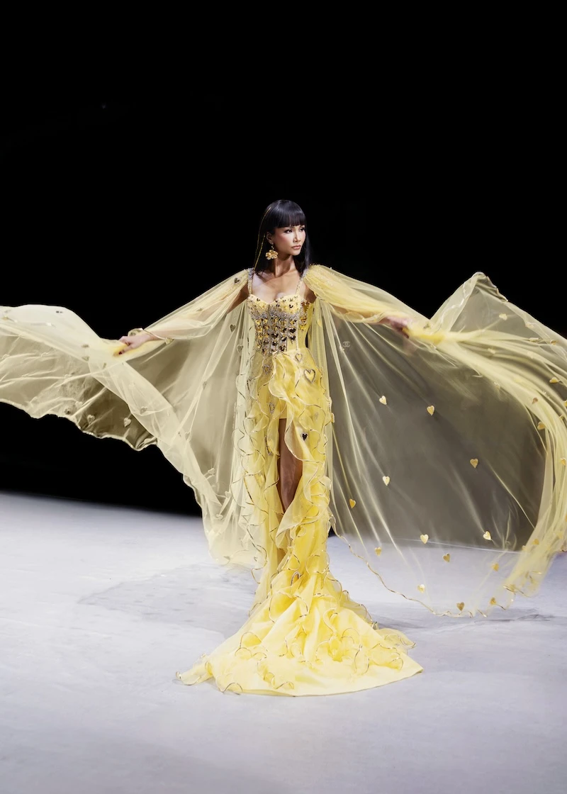 Vedette H'Hen Niê hóa nữ thần ánh sáng trong bộ sưu tập Golden Heart Veil Vedette H'Hen Niê hóa nữ thần ánh sáng trong bộ sưu tập Golden Heart Veil