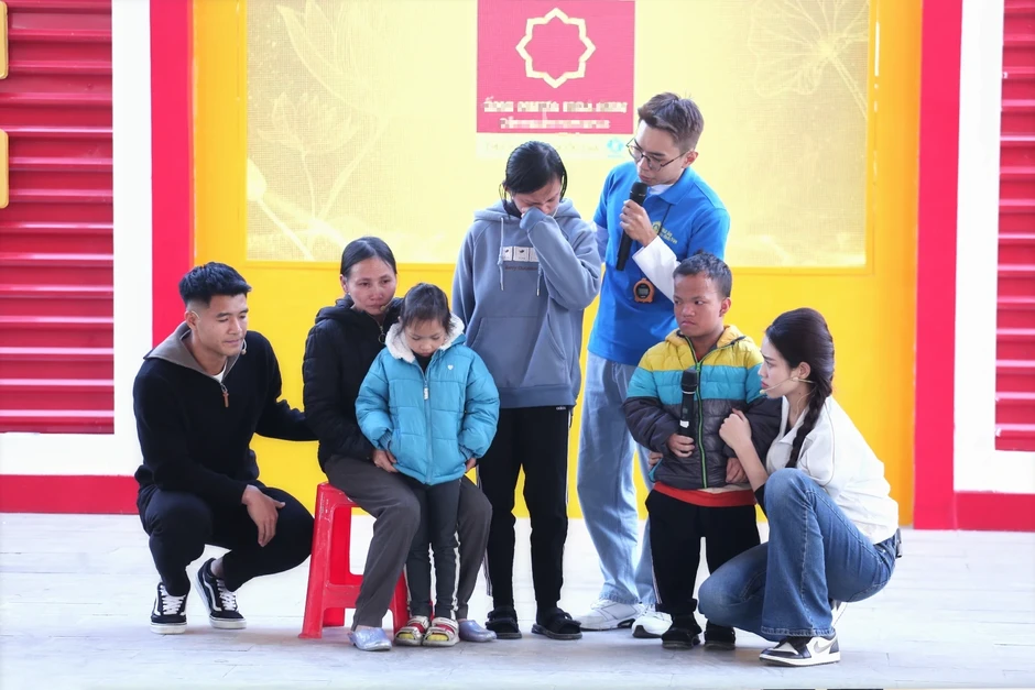 Vì sao cầu thủ Hà Đức Chinh bật khóc trong show thực tế? Vì sao cầu thủ Hà Đức Chinh bật khóc trong show thực tế?