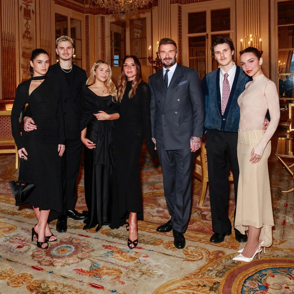Victoria Beckham lên tiếng đáp trả những tuyên bố gây tranh cãi của con trai Victoria Beckham lên tiếng đáp trả những tuyên bố gây tranh cãi của con trai