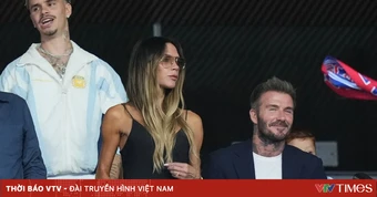 Victoria Beckham tái hiện lại phong cách biểu tượng của mình tại FIFA World Cup 2026™