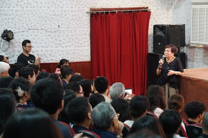 Việt Linh – Hải Anh hai thế hệ một tình yêu nghệ thuật sâu sắc Việt Linh – Hải Anh hai thế hệ một tình yêu nghệ thuật sâu sắc