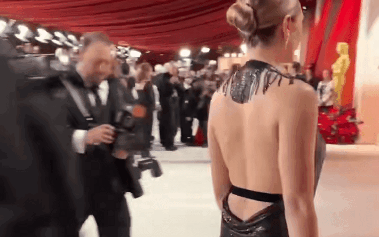 Viral mỹ nhân phim 18+ làm đồng nghiệp ngắm mê mệt giữa sự kiện: Mặt đẹp dã man, body hút mắt như có ma lực Viral mỹ nhân phim 18+ làm đồng nghiệp ngắm mê mệt giữa sự kiện: Mặt đẹp dã man, body hút mắt như có ma lực
