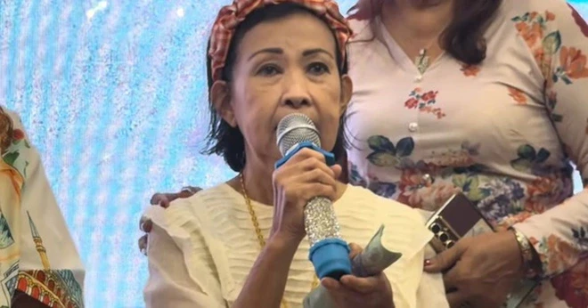 Vợ cũ Bảo Chung không đứng nổi, xúc động cầm 20 triệu Vợ cũ Bảo Chung không đứng nổi, xúc động cầm 20 triệu