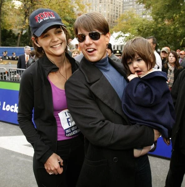 Vợ cũ của Tom Cruise không bất ngờ khi con gái quyết định bỏ họ cha