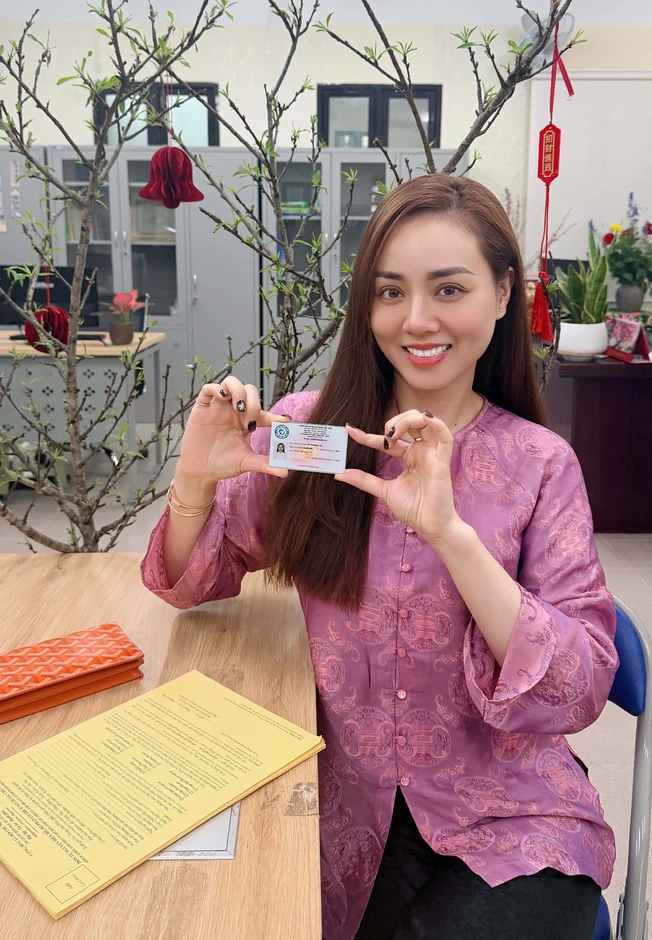 Vợ kém 15 tuổi của NSND Công Lý đăng ký hiến tạng Vợ kém 15 tuổi của NSND Công Lý đăng ký hiến tạng
