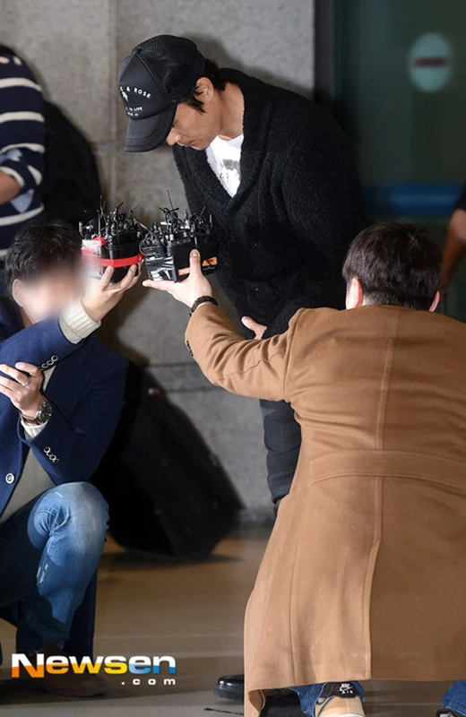 Vợ Lee Byung Hun đau đớn la hét trong bệnh viện hậu sinh mổ Vợ Lee Byung Hun đau đớn la hét trong bệnh viện hậu sinh mổ