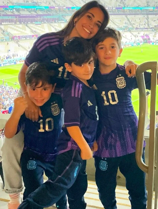 Vợ Lionel Messi kêu gọi hơn 4 triệu USD ủng hộ nạn nhân động đất Venezuela Vợ Lionel Messi kêu gọi hơn 4 triệu USD ủng hộ nạn nhân động đất Venezuela