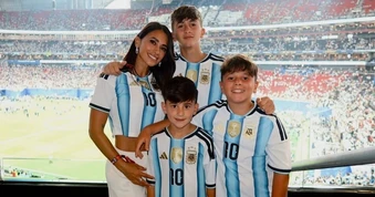 Vợ Messi bật khóc khi Argentina ngược dòng vào chung kết World Cup