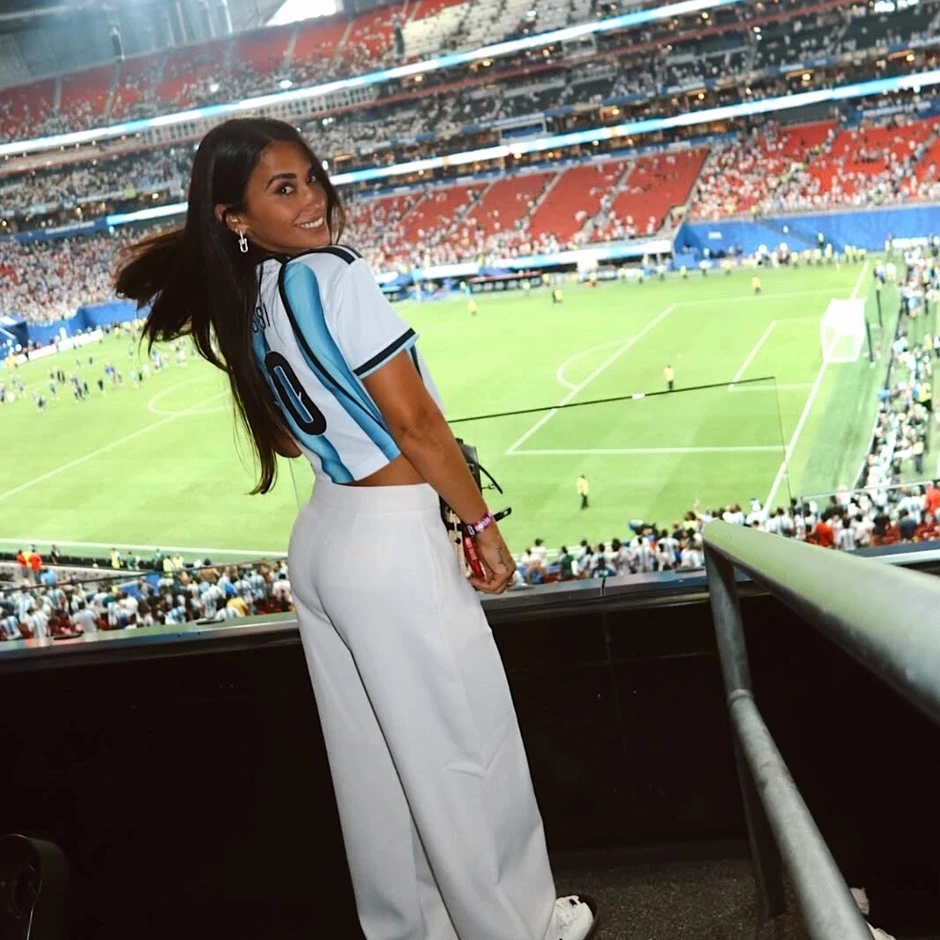 Vợ Messi bật khóc khi Argentina ngược dòng vào chung kết World Cup Vợ Messi bật khóc khi Argentina ngược dòng vào chung kết World Cup