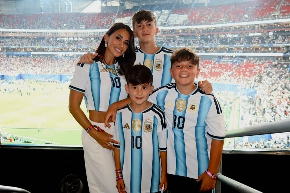 Vợ Messi bật khóc khi Argentina ngược dòng vào chung kết World Cup Vợ Messi bật khóc khi Argentina ngược dòng vào chung kết World Cup