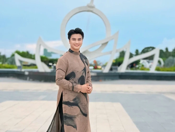 Võ Minh Lâm làm giám khảo Bông lúa vàng, nhớ vai diễn ông Cao Văn Lầu Võ Minh Lâm làm giám khảo Bông lúa vàng, nhớ vai diễn ông Cao Văn Lầu