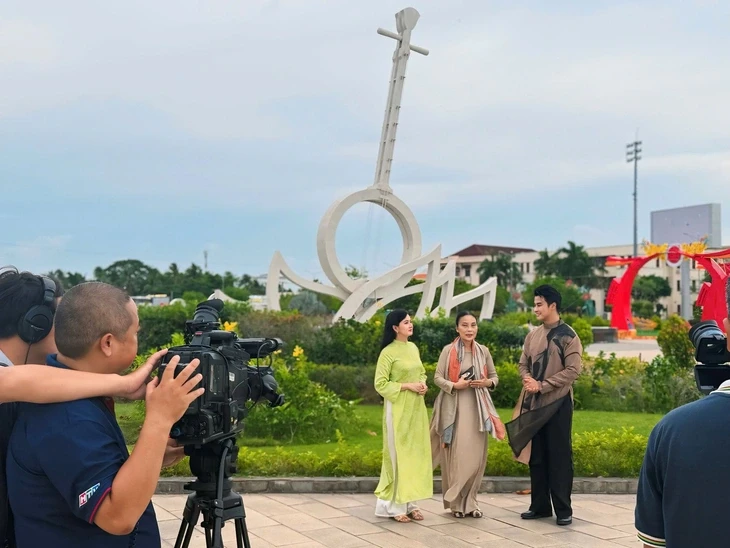 Võ Minh Lâm làm giám khảo Bông lúa vàng, nhớ vai diễn ông Cao Văn Lầu Võ Minh Lâm làm giám khảo Bông lúa vàng, nhớ vai diễn ông Cao Văn Lầu