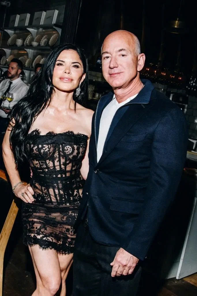 Vợ mới tỉ phú Jeff Bezos từng mê mẩn cựu Tổng thống Mỹ Bill Clinton? Vợ mới tỉ phú Jeff Bezos từng mê mẩn cựu Tổng thống Mỹ Bill Clinton?