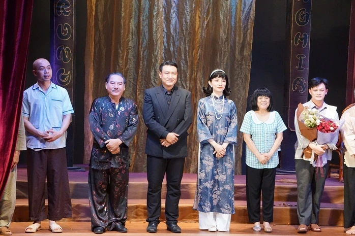 Vỡ òa cảm xúc với phiên bản mới "Người điên trong ngôi nhà cổ" Vỡ òa cảm xúc với phiên bản mới "Người điên trong ngôi nhà cổ"