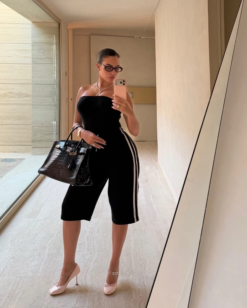 Vợ Ronaldo bận rộn làm ăn riêng giữa lúc chồng bỏ việc Vợ Ronaldo bận rộn làm ăn riêng giữa lúc chồng bỏ việc