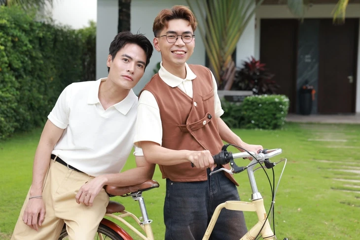 Võ Tấn Phát làm giám khảo Siêu tài năng nhí cùng Hari Won Võ Tấn Phát làm giám khảo Siêu tài năng nhí cùng Hari Won