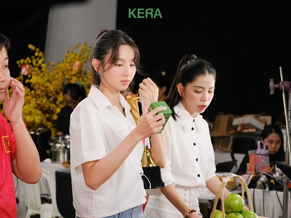 Vũ Thúy Quỳnh vướng tranh cãi khi nhắc kẹo Kera, vội livestream giải thích nhưng càng nói càng khó hiểu Vũ Thúy Quỳnh vướng tranh cãi khi nhắc kẹo Kera, vội livestream giải thích nhưng càng nói càng khó hiểu