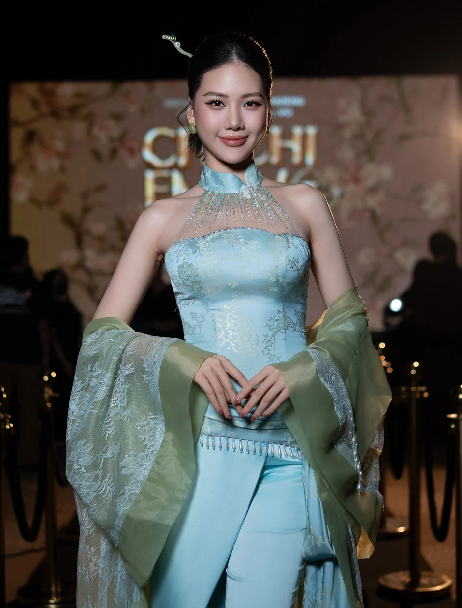 Vũ trụ hoa hậu, ngọc nữ đổ bộ thảm đỏ
