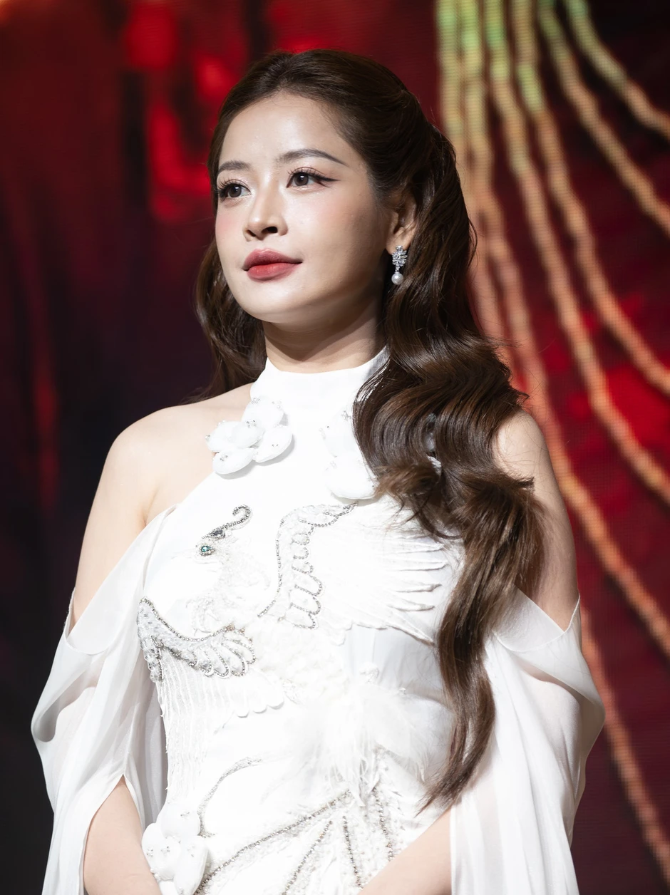 Vũ trụ hoa hậu, ngọc nữ đổ bộ thảm đỏ