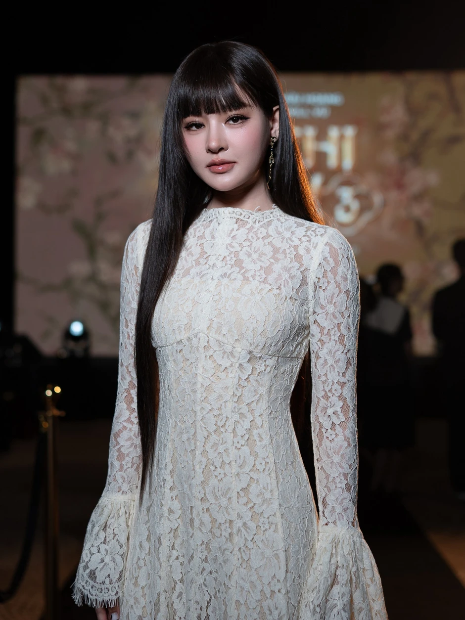 Vũ trụ hoa hậu, ngọc nữ đổ bộ thảm đỏ