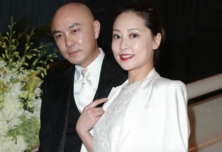 'Vua hài' Trương Vệ Kiện tuổi 61: Đi xe bus không ai nhận ra, sống an yên bên vợ 'Vua hài' Trương Vệ Kiện tuổi 61: Đi xe bus không ai nhận ra, sống an yên bên vợ