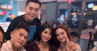 Vy Oanh sang Mỹ gặp cả chồng cũ Hồng Đào, khoe “má bánh bao”