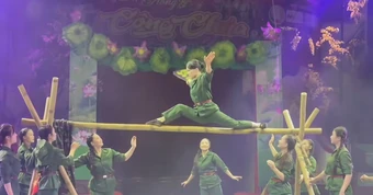 Xiếc chính luận phục vụ nhiệm vụ chính trị đắt vé