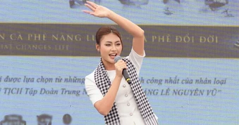 Xuân Hạnh kể thời khó khăn "không có giày, váy để thi hoa hậu"