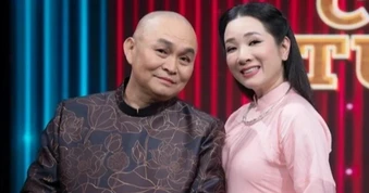 Xuân Hinh hát "Thanh Thanh Hiền à, không yêu nói một điều cho xong" gây bão