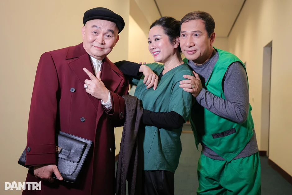 Xuân Hinh hát "Thanh Thanh Hiền à, không yêu nói một điều cho xong" gây bão