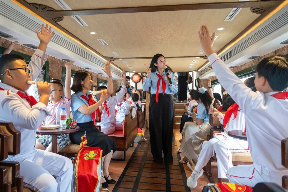 [Ảnh] Chuyến tàu di sản “Hành trình 85 năm: Tre bền-Măng vươn” kết nối truyền thống Đội với thế hệ thiếu nhi hôm nay