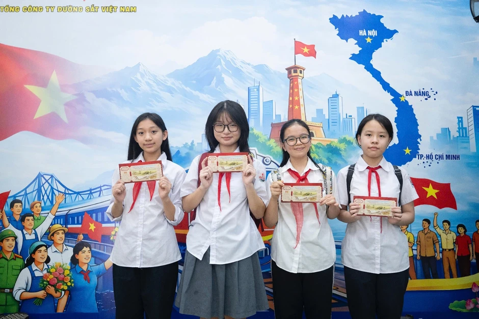 [Ảnh] Chuyến tàu di sản “Hành trình 85 năm: Tre bền-Măng vươn” kết nối truyền thống Đội với thế hệ thiếu nhi hôm nay