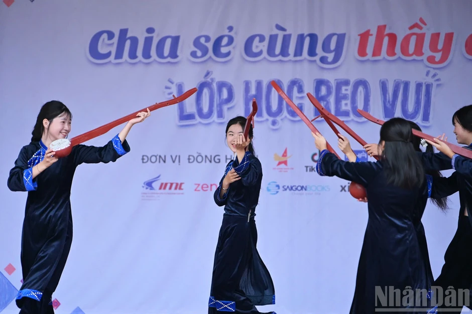 [Ảnh] Mang "Lớp học reo vui" đến với những ngôi trường vùng cao